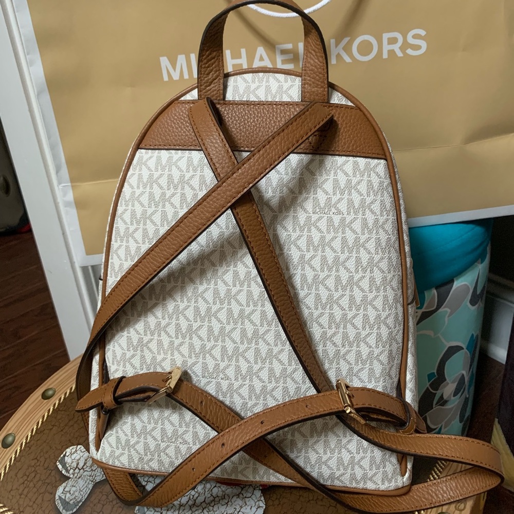 Michael Kors Abbey Medium Stud Backpack Vanilla - Picture 3 of 5